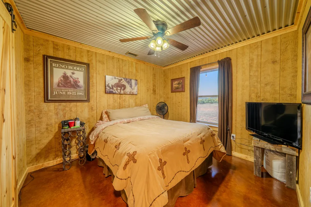 6942 US Highway 83 Ovalo, TX 79541