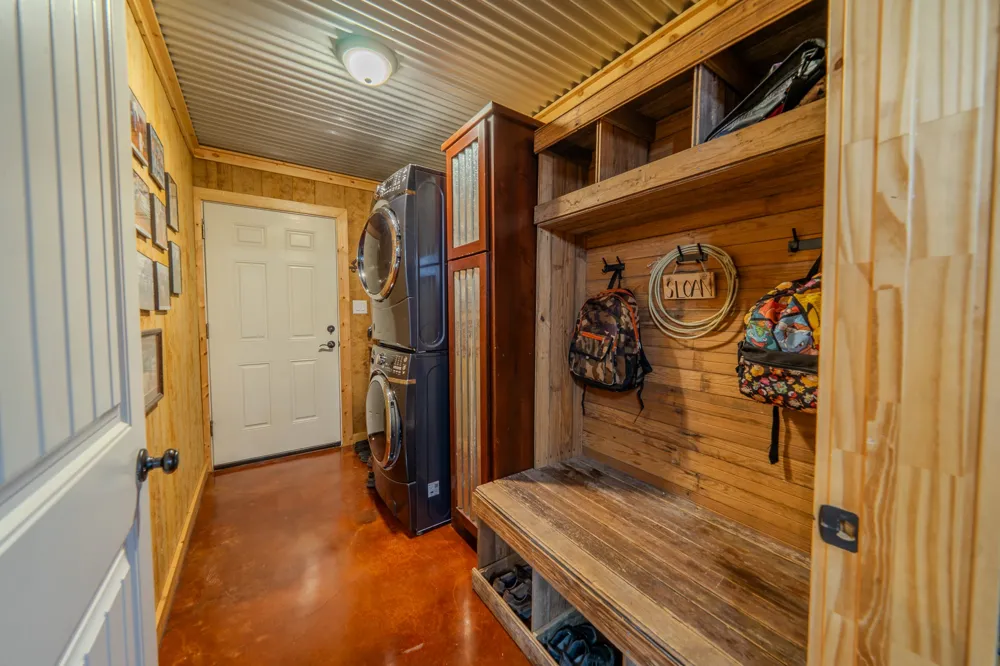 6942 US Highway 83 Ovalo, TX 79541