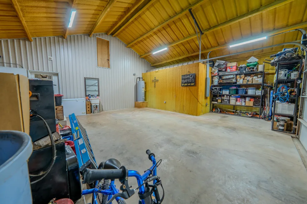 6942 US Highway 83 Ovalo, TX 79541