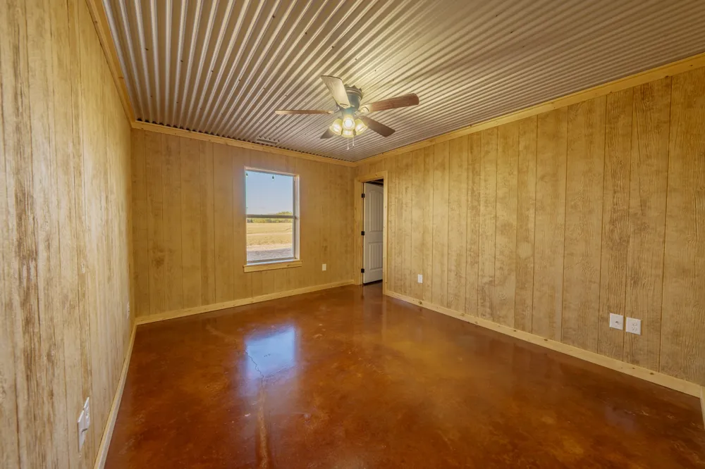 6942 US Highway 83 Ovalo, TX 79541