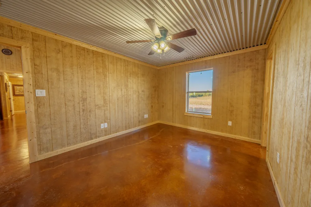 6942 US Highway 83 Ovalo, TX 79541