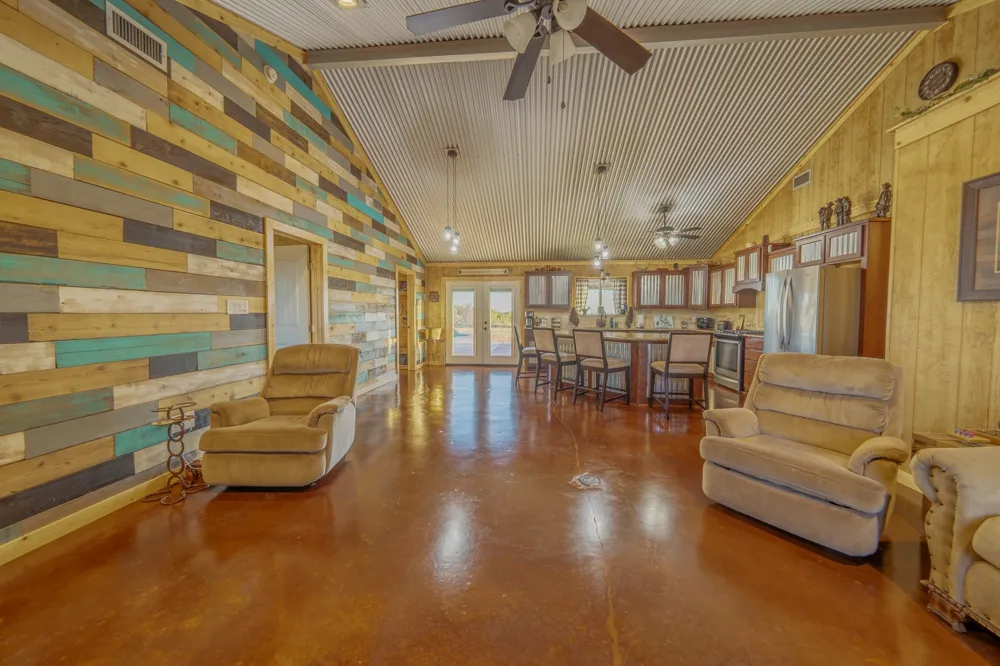 6942 US Highway 83 Ovalo, TX 79541