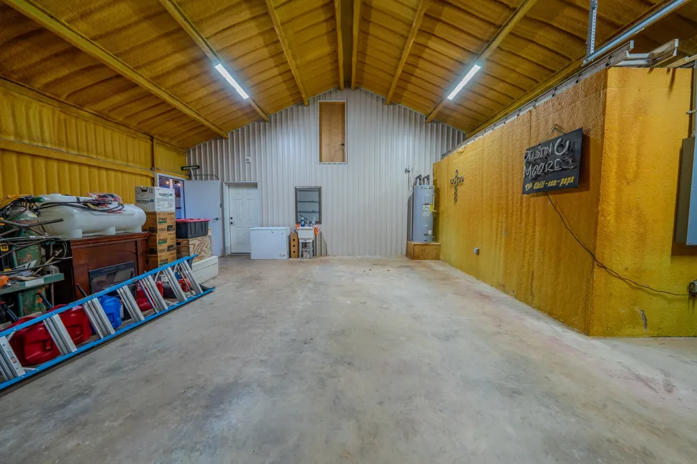 6942 US Highway 83 Ovalo, TX 79541