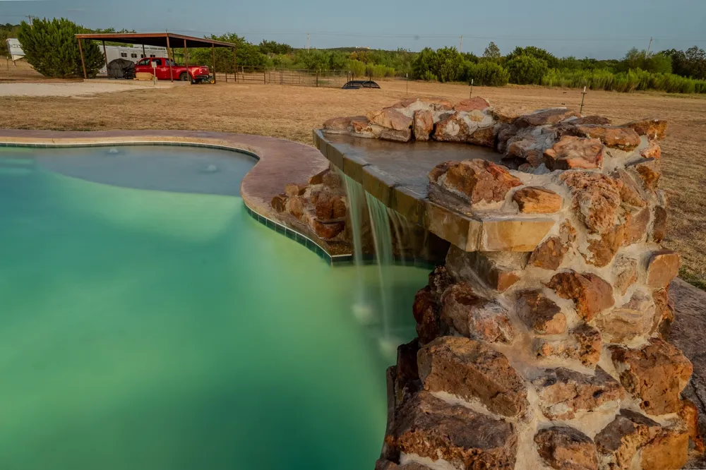 6942 US Highway 83 Ovalo, TX 79541