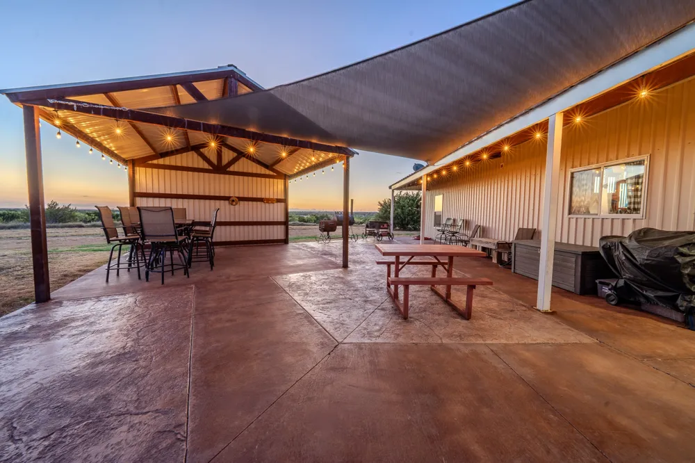 6942 US Highway 83 Ovalo, TX 79541