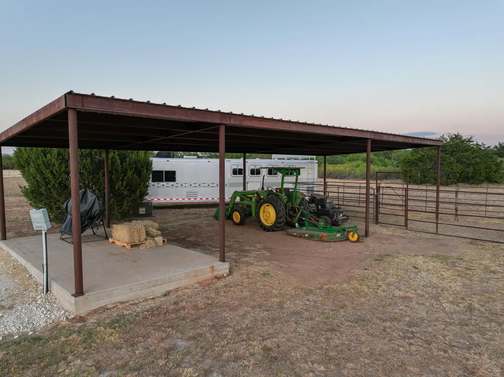 6942 US Highway 83 Ovalo, TX 79541