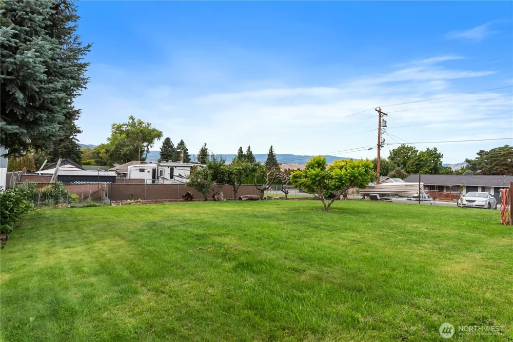 7 S Roland Avenue East Wenatchee, WA 98802