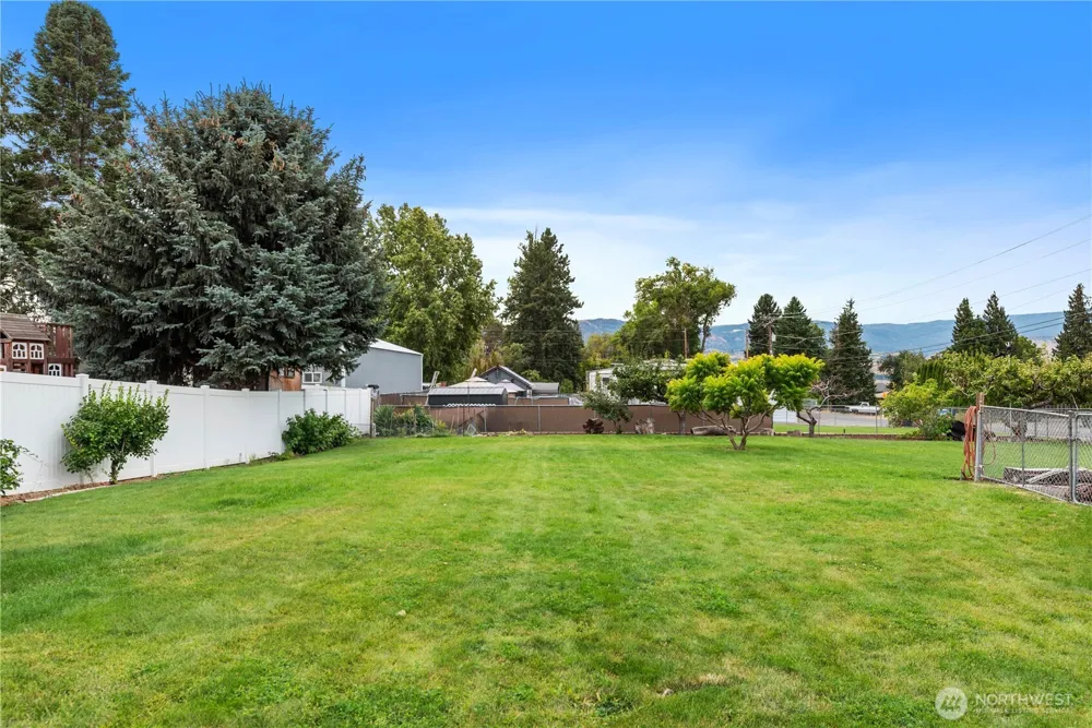 7 S Roland Avenue East Wenatchee, WA 98802
