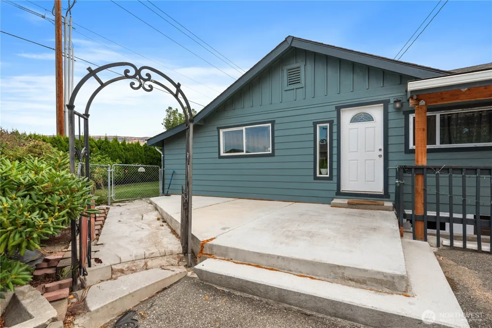 7 S Roland Avenue East Wenatchee, WA 98802