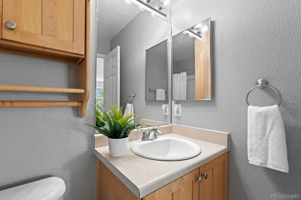 8019 S Kittredge Court Englewood, CO 80112