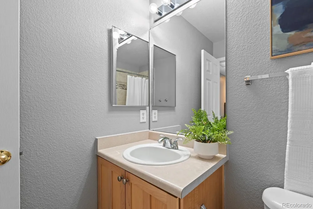 8019 S Kittredge Court Englewood, CO 80112
