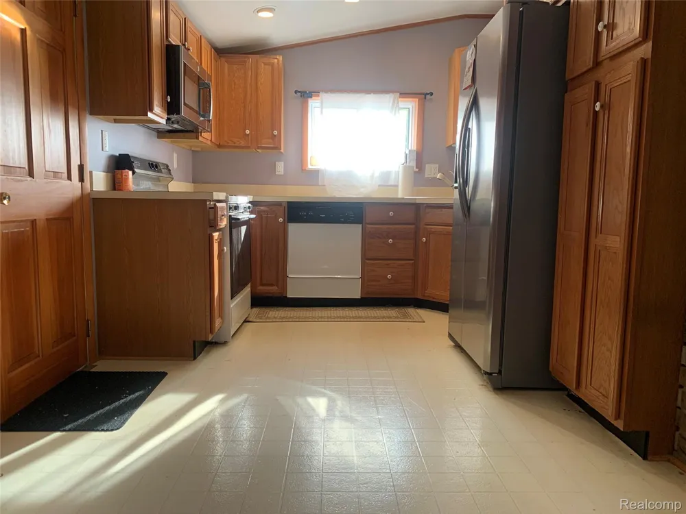 35708 Brush Street Wayne City, MI 48184