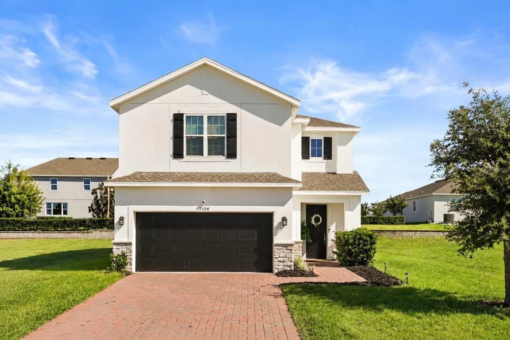 7104 DILLY LAKE AVENUE Groveland, FL 34736