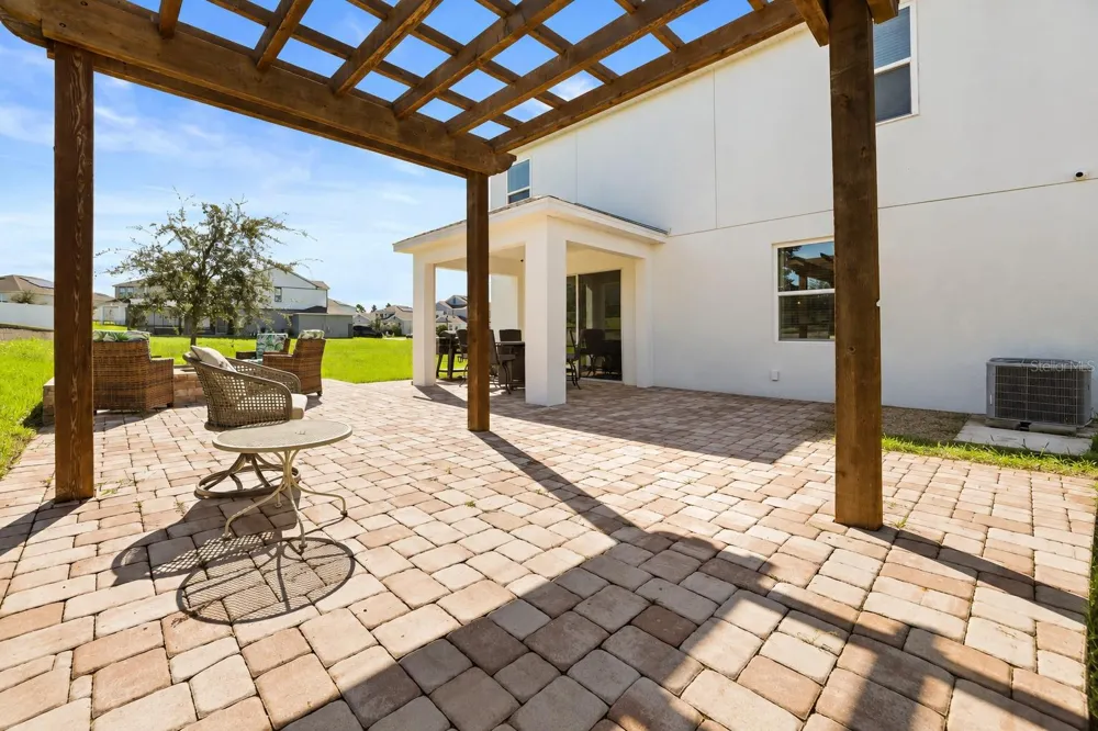 7104 DILLY LAKE AVENUE Groveland, FL 34736