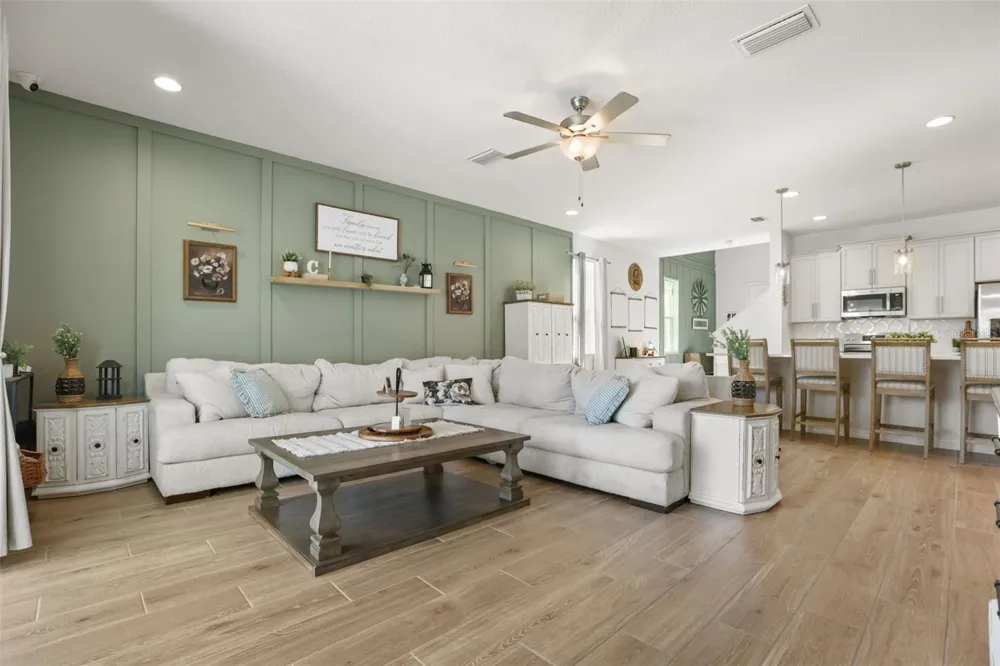7104 DILLY LAKE AVENUE Groveland, FL 34736