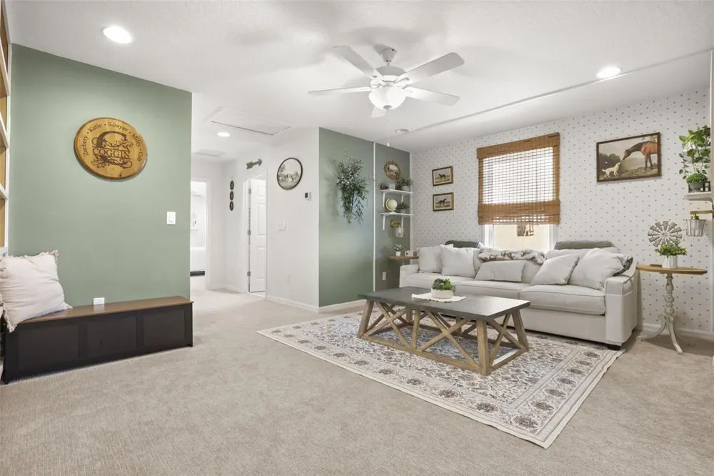 7104 DILLY LAKE AVENUE Groveland, FL 34736