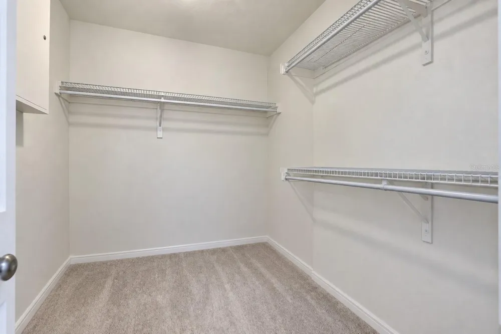 7104 DILLY LAKE AVENUE Groveland, FL 34736