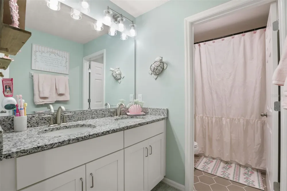 7104 DILLY LAKE AVENUE Groveland, FL 34736