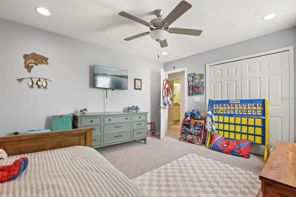 7104 DILLY LAKE AVENUE Groveland, FL 34736