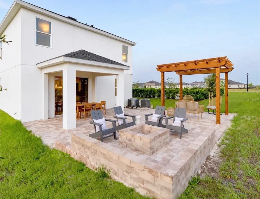 7104 DILLY LAKE AVENUE Groveland, FL 34736
