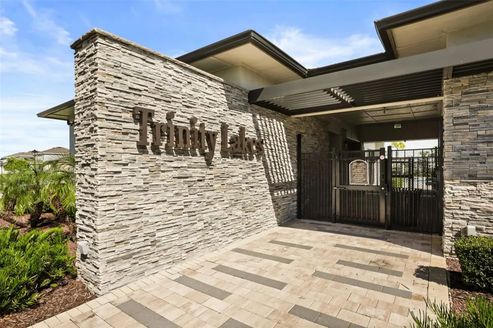 7104 DILLY LAKE AVENUE Groveland, FL 34736