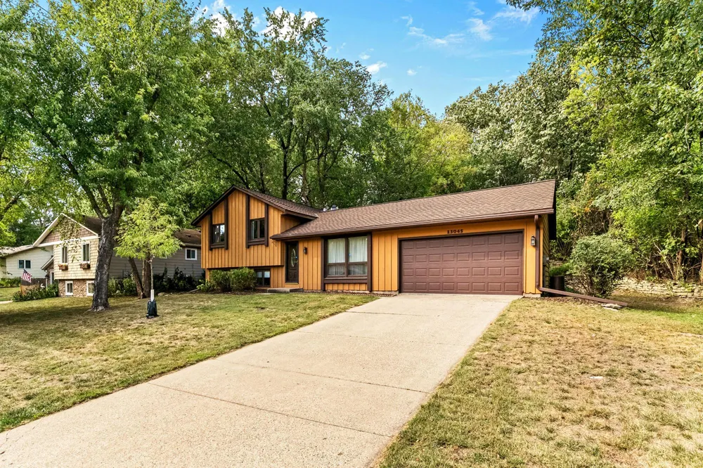13045 Eveleth Avenue Apple Valley, MN 55124
