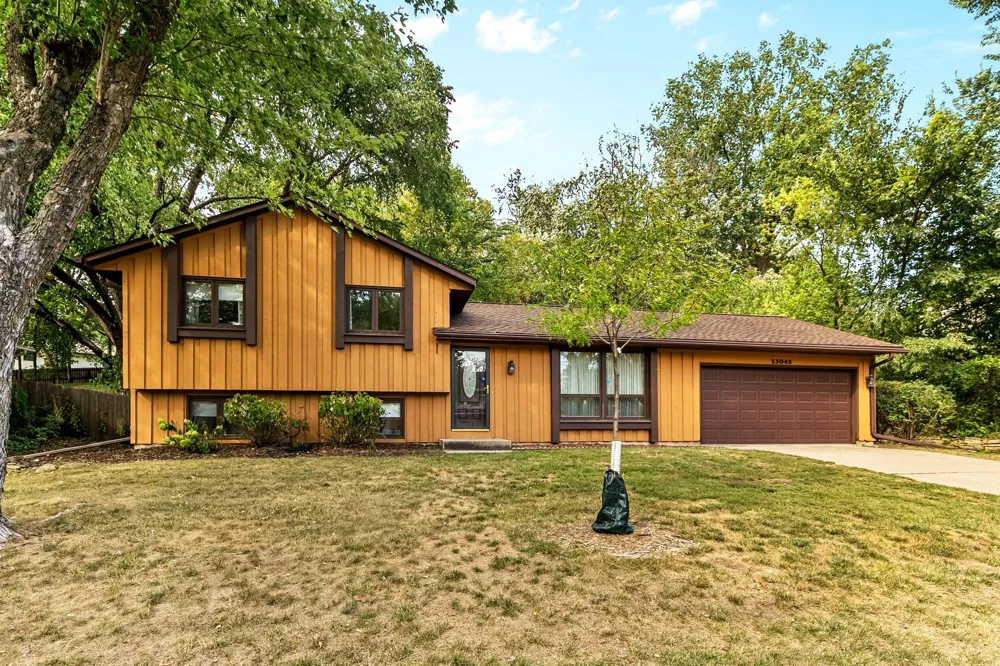 13045 Eveleth Avenue Apple Valley, MN 55124