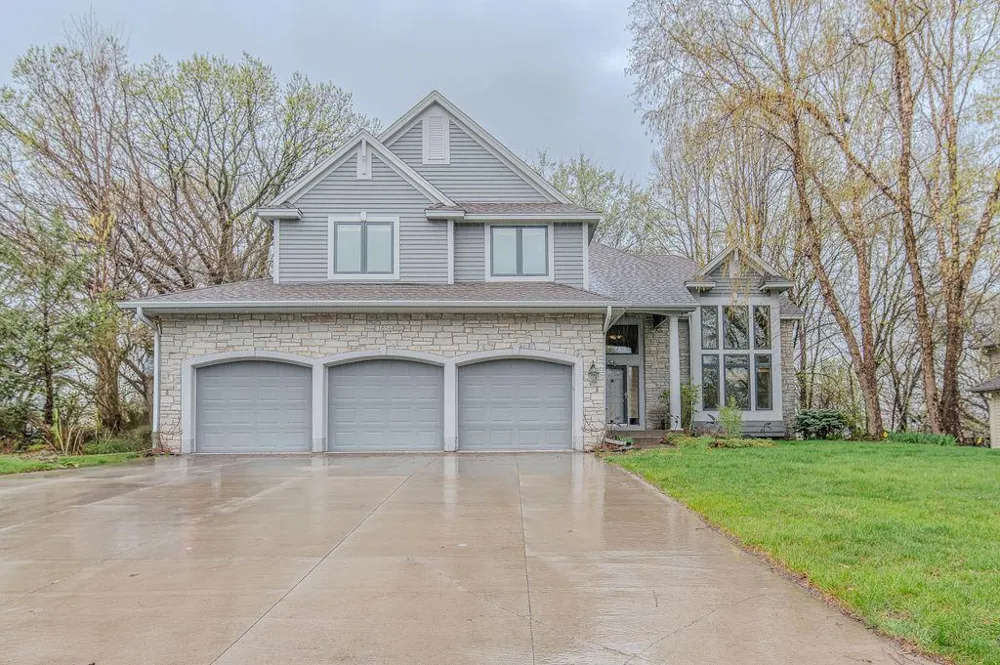13856 Essex Trail Apple Valley, MN 55124