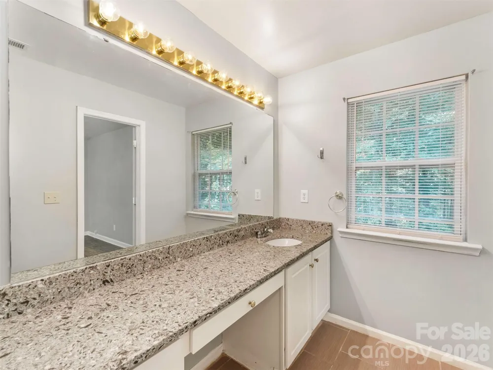 6238 King George Drive Charlotte, NC 28213