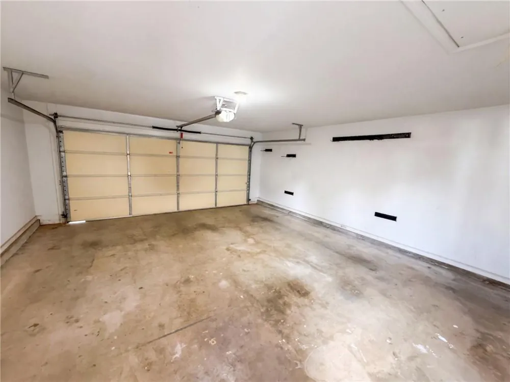 12 Columns Way Newnan, GA 30265