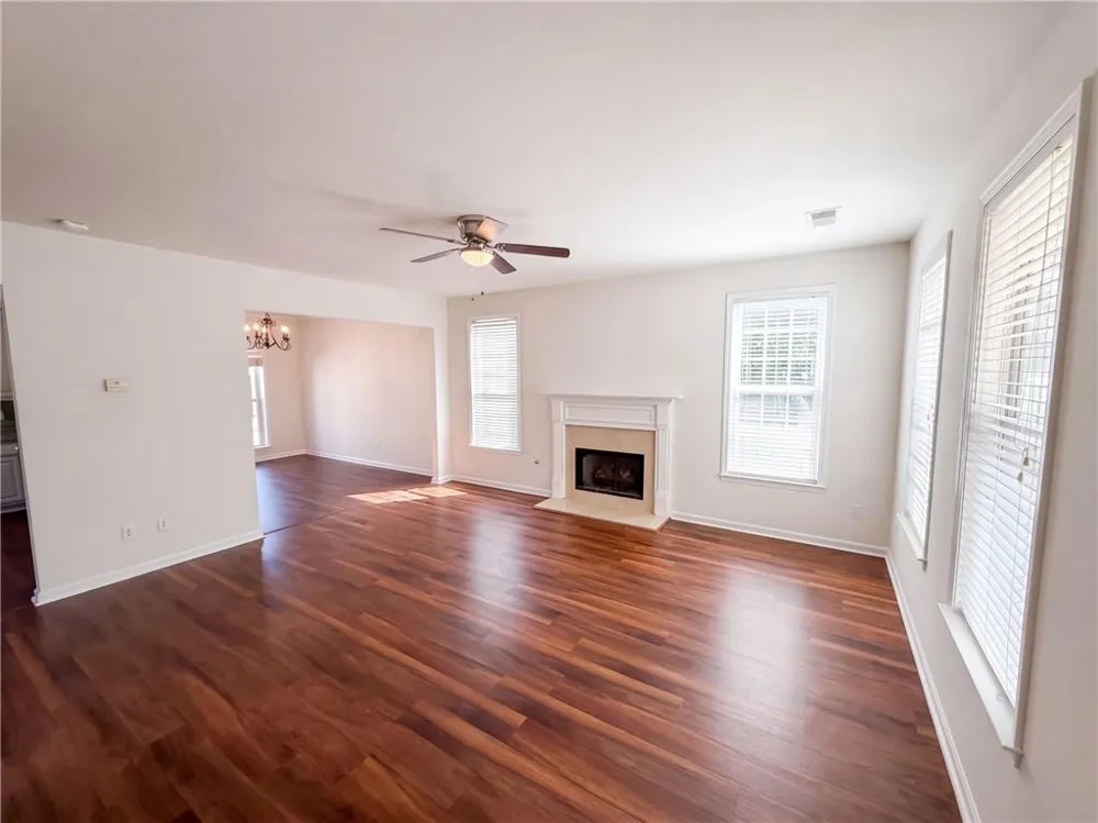 12 Columns Way Newnan, GA 30265