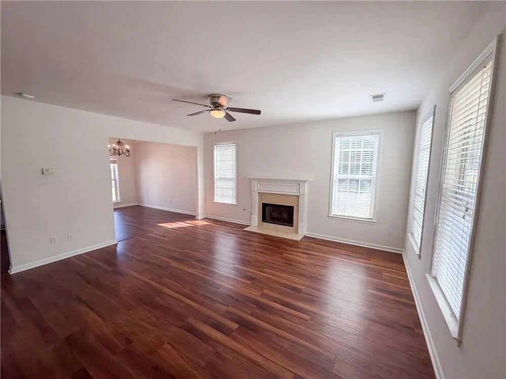 12 Columns Way Newnan, GA 30265