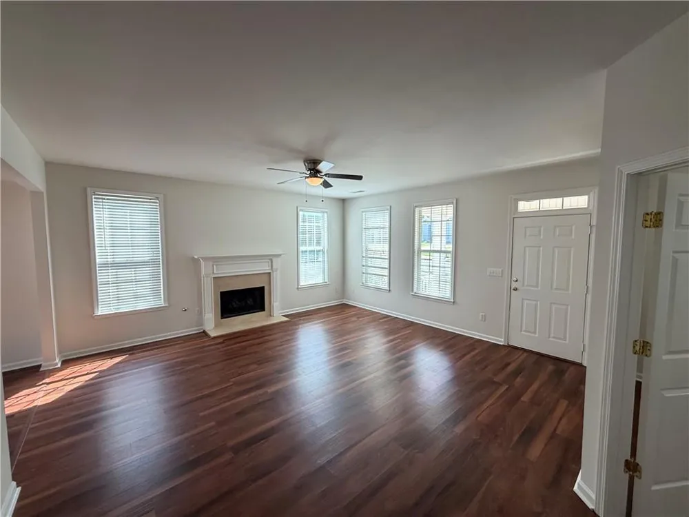 12 Columns Way Newnan, GA 30265