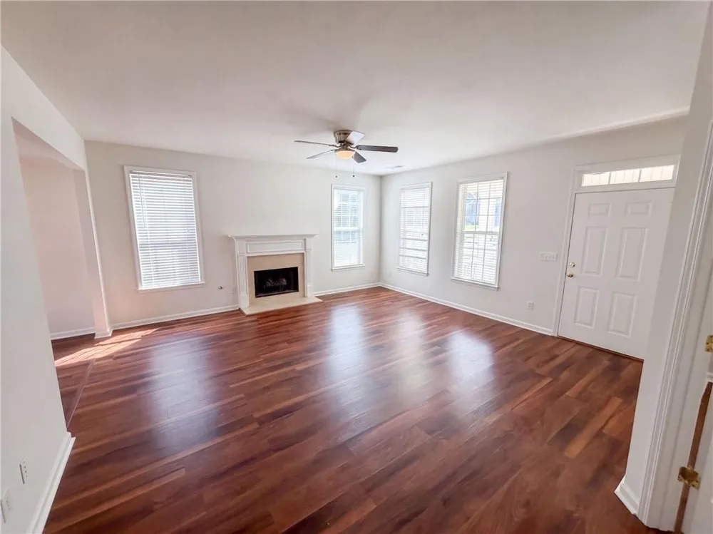 12 Columns Way Newnan, GA 30265
