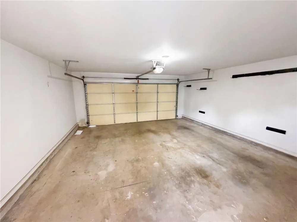 12 Columns Way Newnan, GA 30265