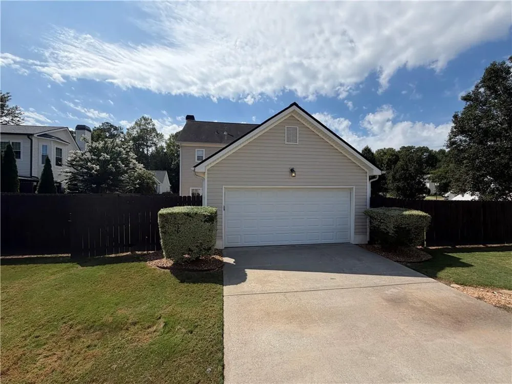 12 Columns Way Newnan, GA 30265
