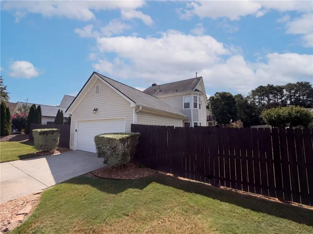 12 Columns Way Newnan, GA 30265
