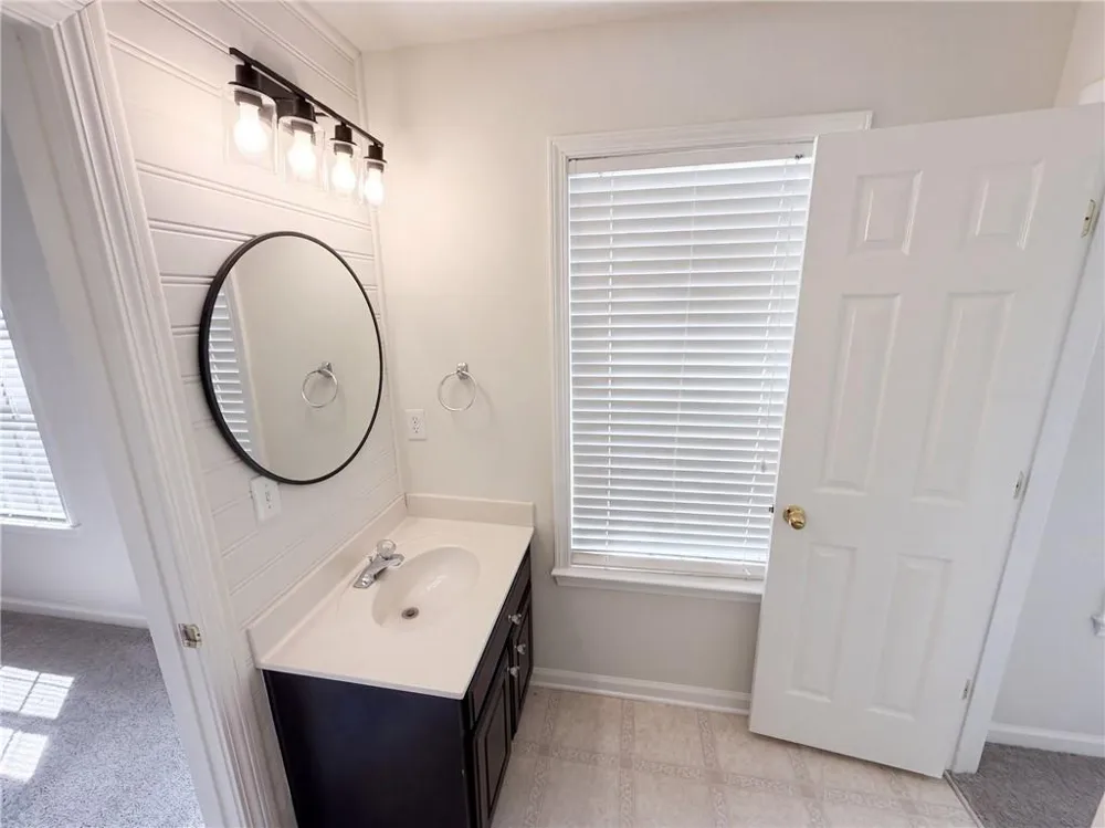12 Columns Way Newnan, GA 30265