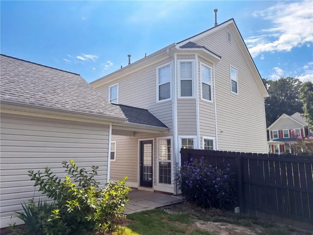 12 Columns Way Newnan, GA 30265
