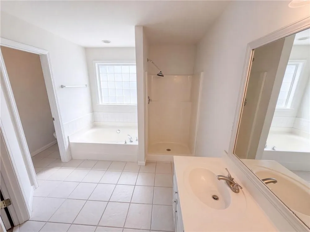 12 Columns Way Newnan, GA 30265