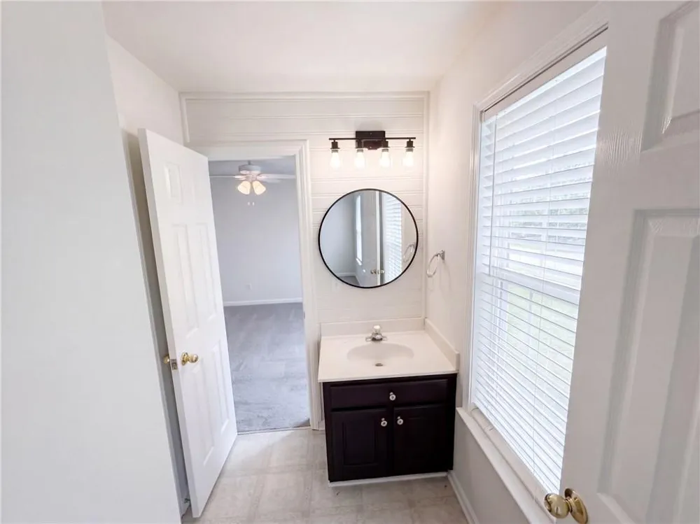 12 Columns Way Newnan, GA 30265