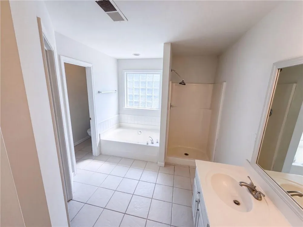 12 Columns Way Newnan, GA 30265