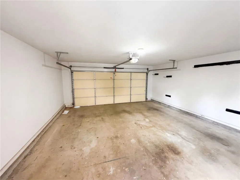 12 Columns Way Newnan, GA 30265