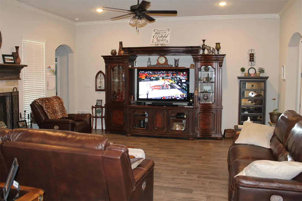 4011 Gallivant Drive Granbury, TX 76049