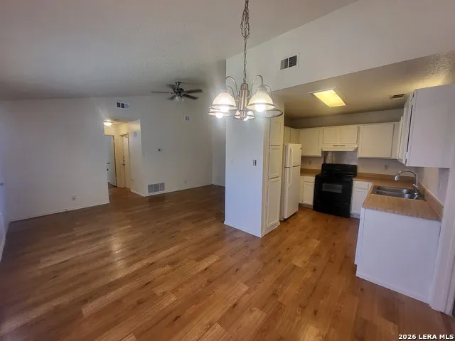 8907 EMERALD SPG San Antonio, TX 78250