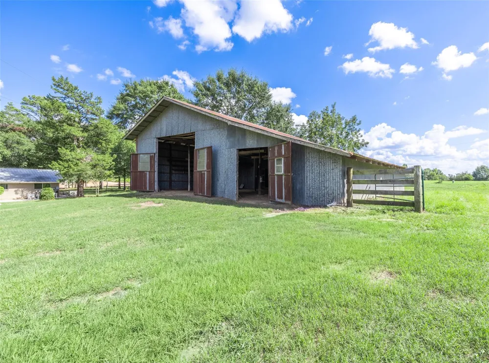 1977 County Road 813 Nacogdoches, TX 75964