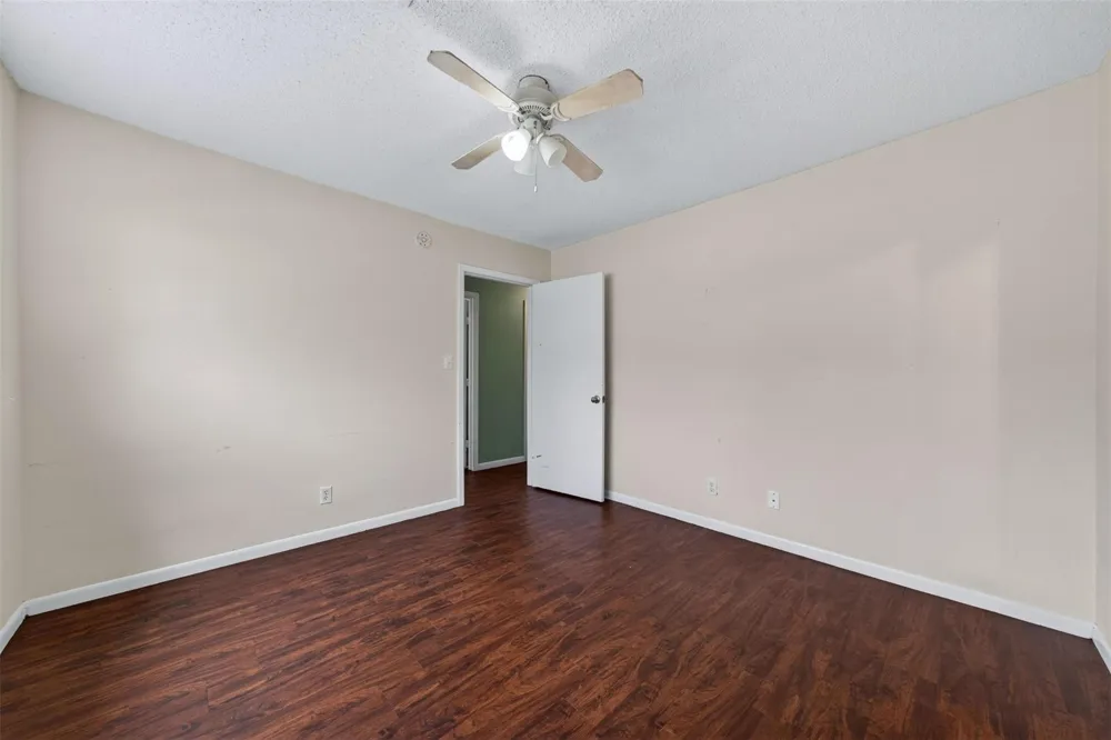 522 Oklahoma Avenue Bacliff, TX 77518