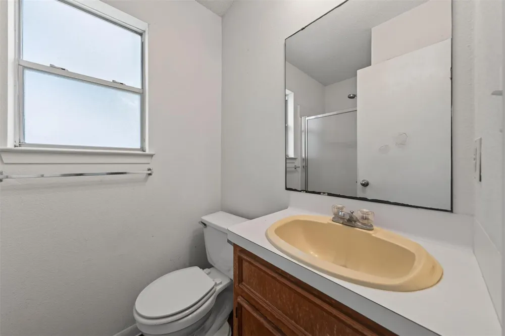 522 Oklahoma Avenue Bacliff, TX 77518