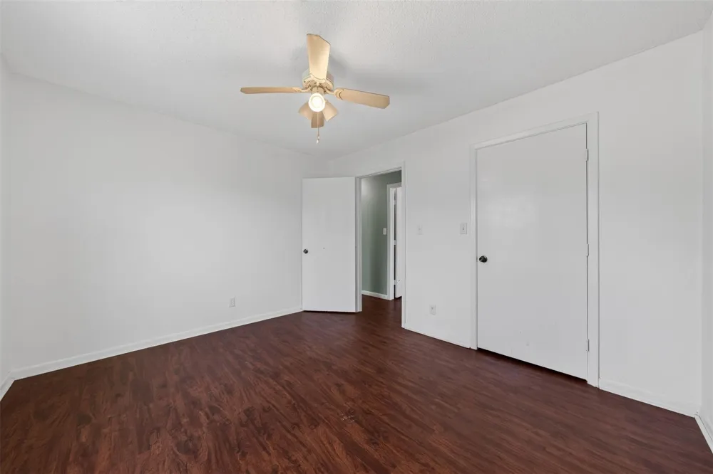 522 Oklahoma Avenue Bacliff, TX 77518