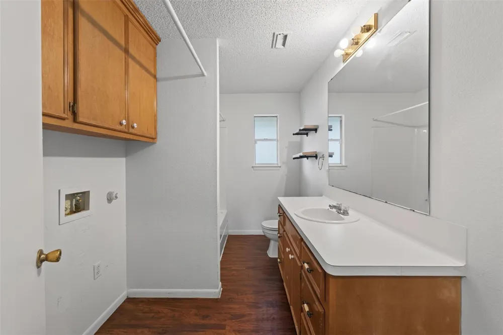 522 Oklahoma Avenue Bacliff, TX 77518